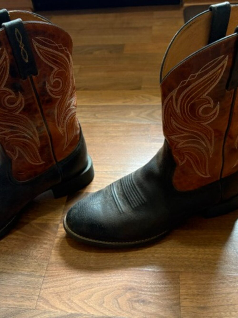 Ariat boots size men’s US 11, Leather Western Cowboy Boots model 10018729 - Picture 3 of 6